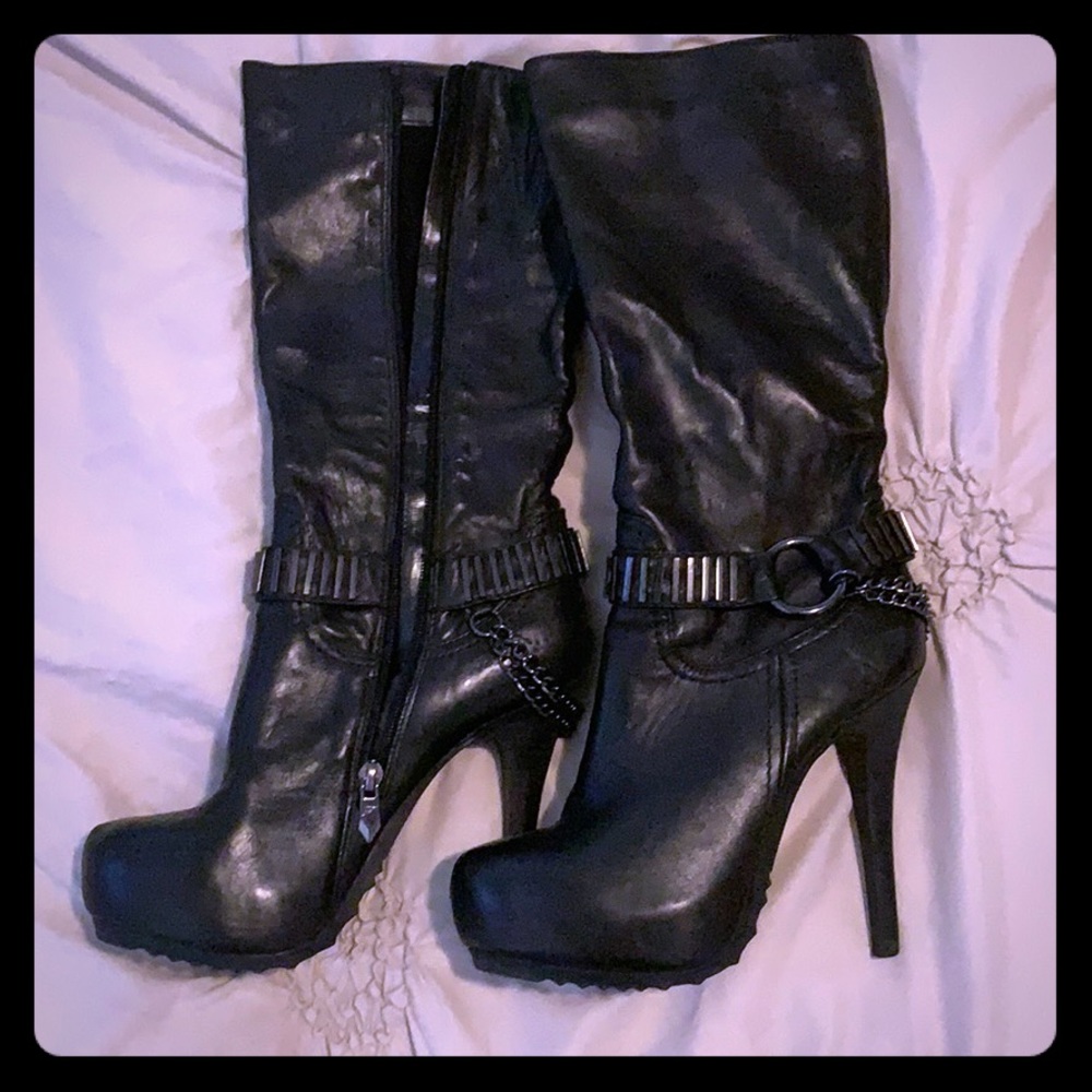 Gorgeous 3/4 upper leather Boots stylish Hardware